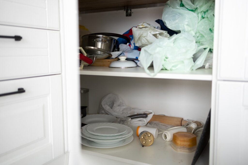 Expert Tips to Declutter Your Kitchen Cabinets and Maximize Space